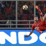 Pemain persija jakarta marko simic saat tendangan salto